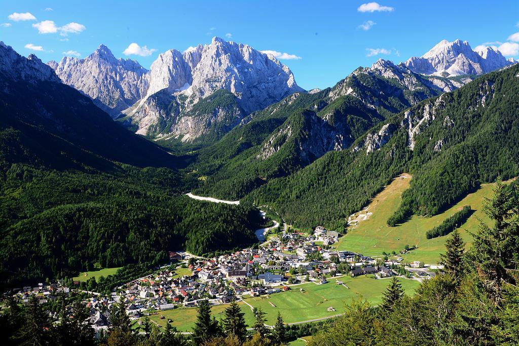 Apartment Mojstrovka With Terrace In City Center Kranjska Gora Camera foto